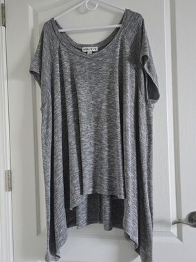 Ava & Viv Heather Gray Scoop Neck High-Low Tunic